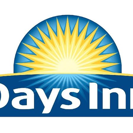 Days Inn By Wyndham Brooklyn Eastern Parkway New York City Exterior photo